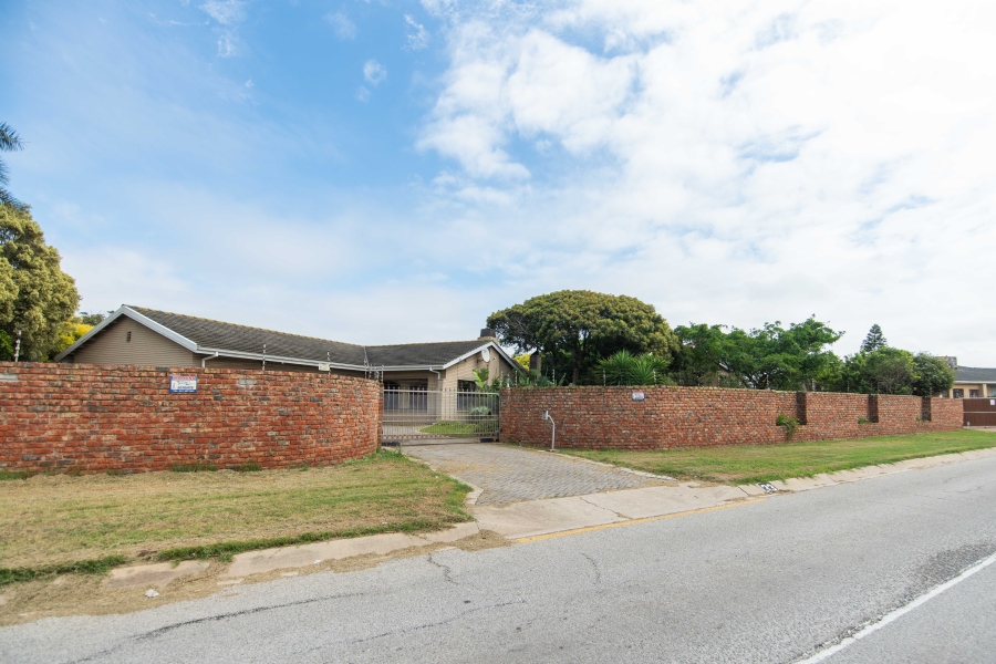 4 Bedroom Property for Sale in Bluewater Bay Eastern Cape